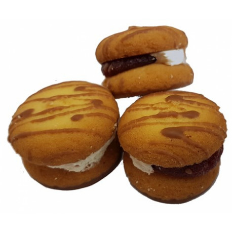 Crispy cookies combined with strawberry and coconut filling, decorated with cocoa-milk glaze MALUSIE1,4 kg